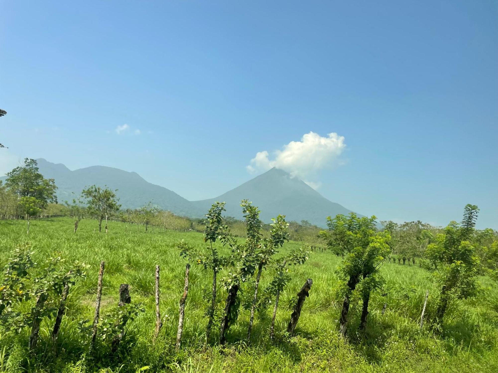 Hotel Tierra De Volcanes La Fortuna Exterior foto