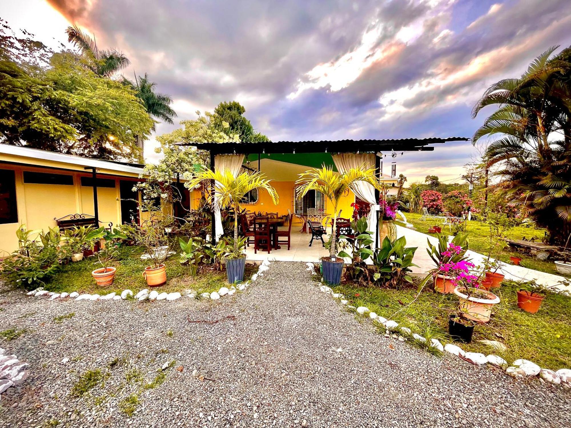 Hotel Tierra De Volcanes La Fortuna Exterior foto